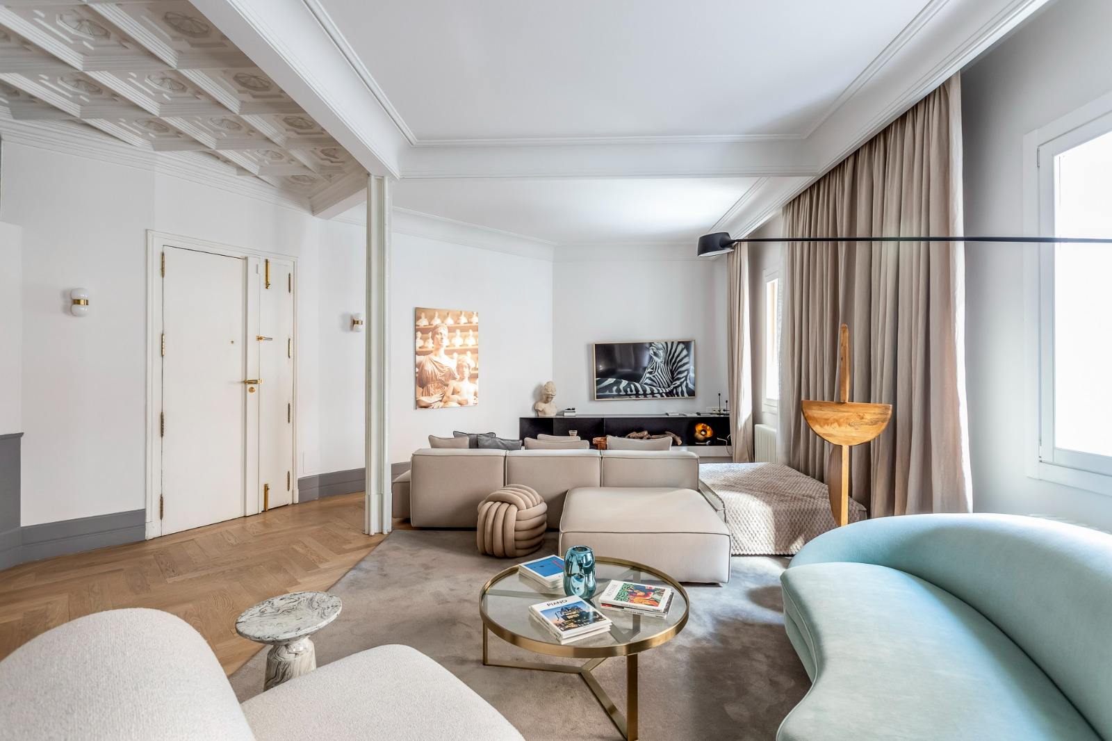 living - Piso de 287m² en alquiler en Almagro, Madrid - gallery thumbnail - 1