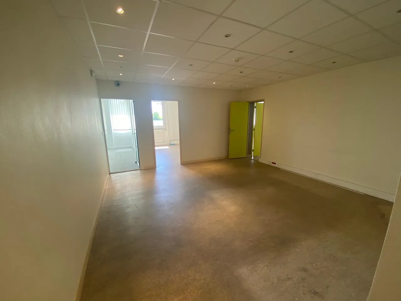 logistics - Warehouse / Offices For Rent - gallery - 10