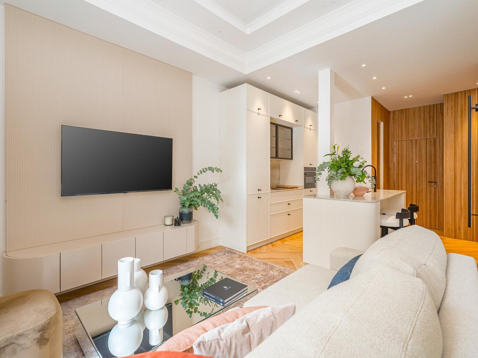 living - 113m² apartment for rent in Goya, Madrid - gallery thumbnail - 4