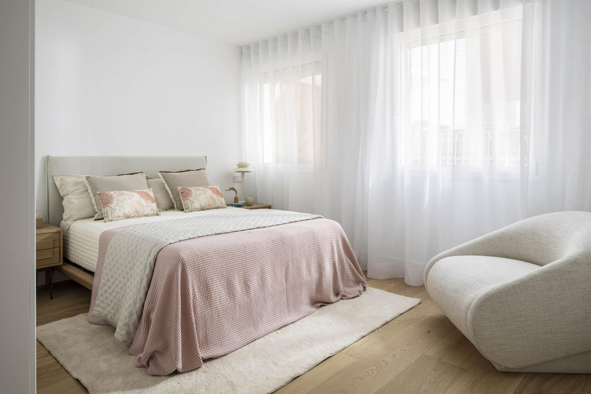 living - Piso de 127m² con 65m² terraza en venta en Almagro, Madrid - gallery thumbnail - 8
