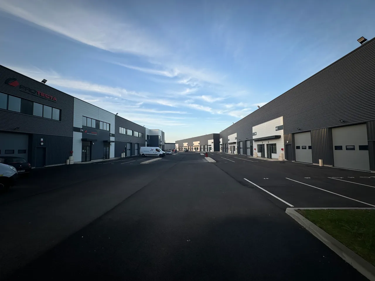 logistics - Light Industrial Premises / Offices For Rent - gallery - 2