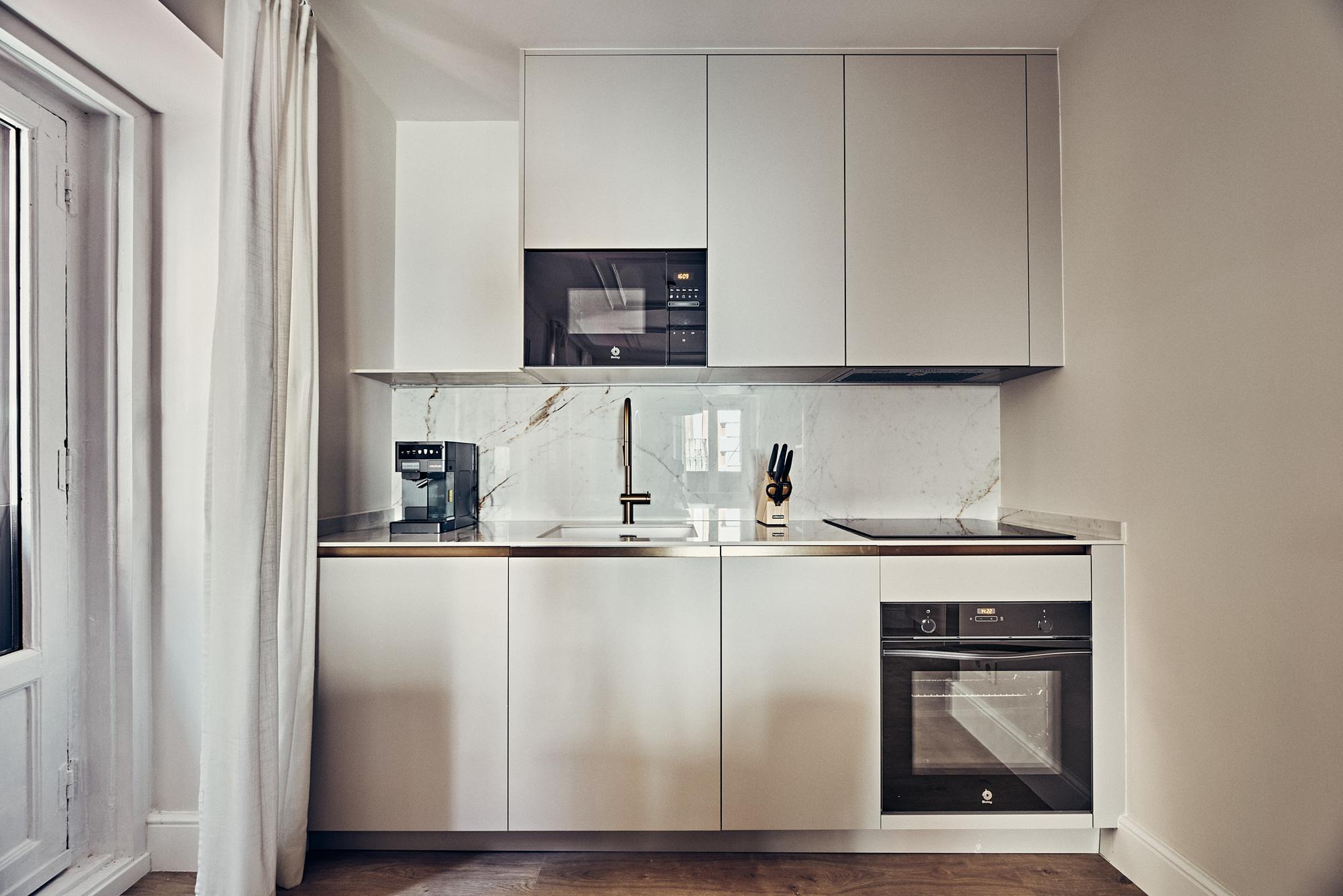 living - 68m² apartment for sale in Sol, Madrid - gallery thumbnail - 6