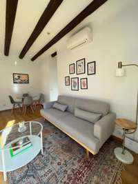 living - Ático de 81m² en alquiler en Universidad, Madrid - gallery thumbnail - 9