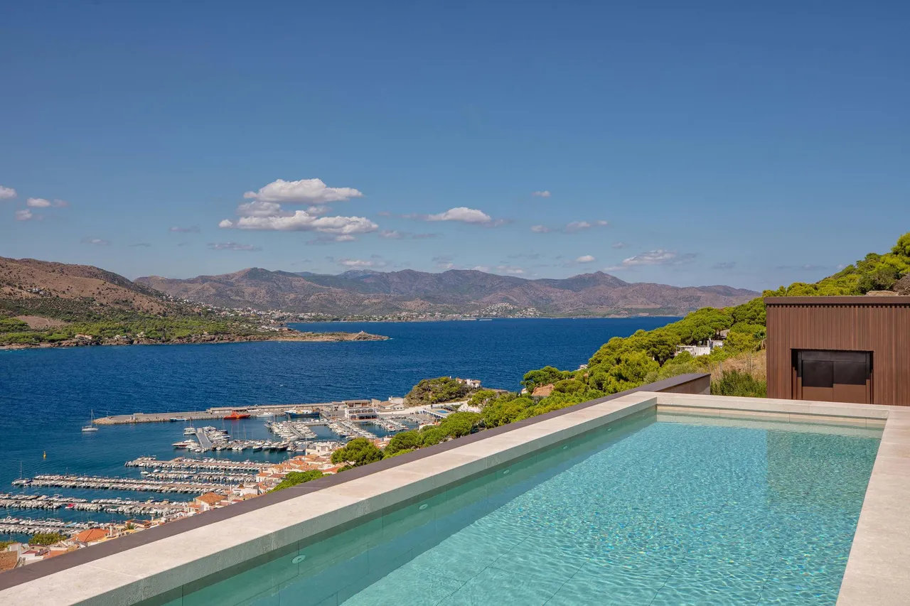 living - 420m² house / villa for sale in El Port de la Selva - gallery - 2