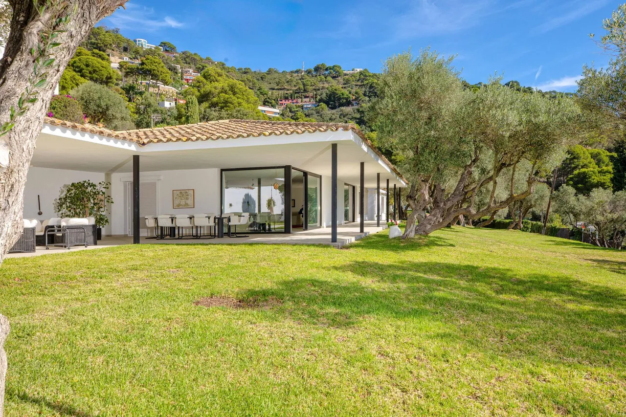 living - 395m² house / villa for sale in Aiguablava, Costa Brava - gallery - 3
