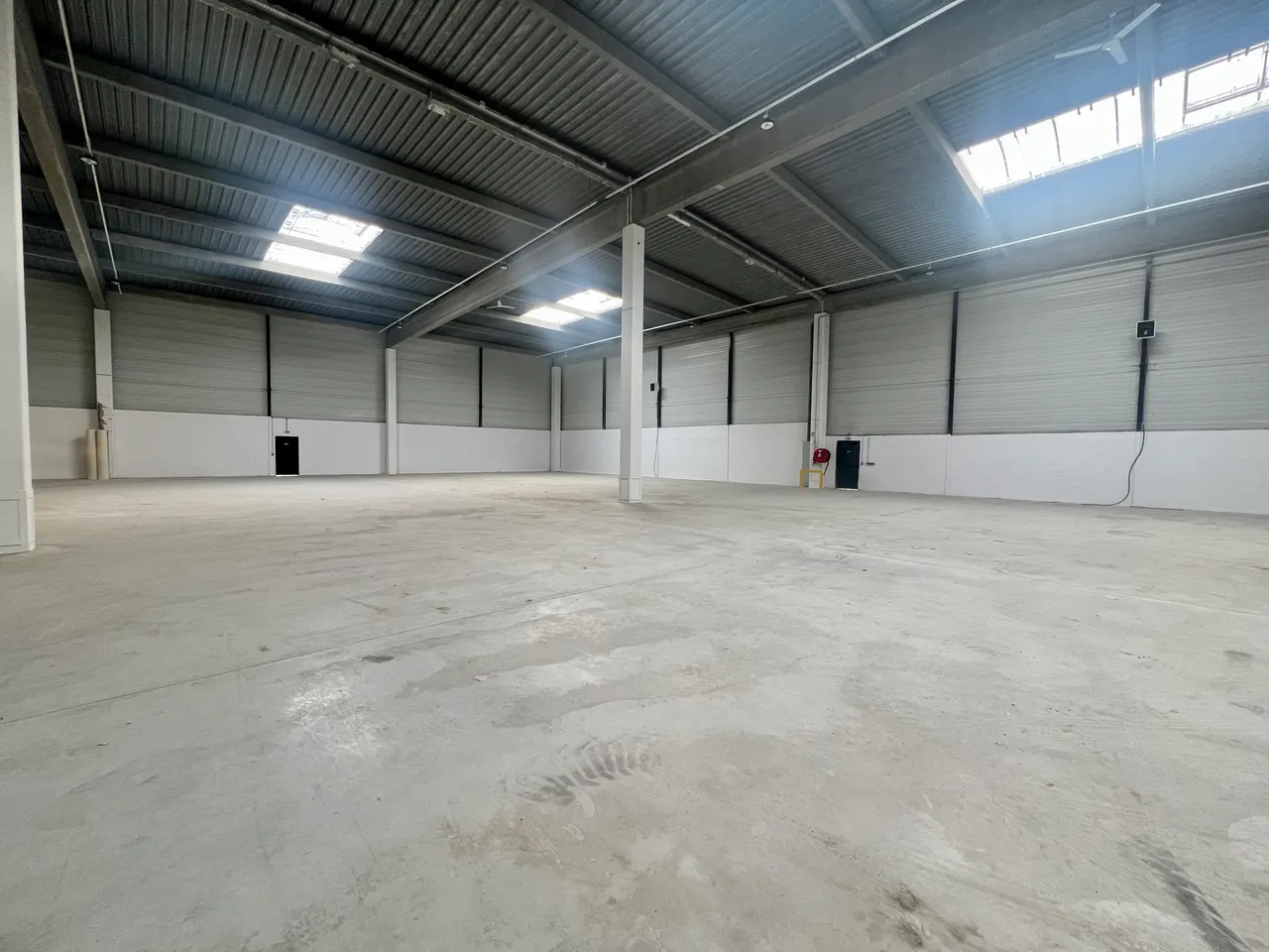 logistics - Warehouse / Offices For Rent - gallery - 4