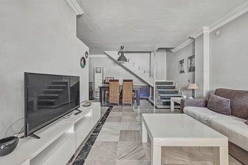 living - 118m² apartment with 19m² terrace for sale in Golden Mile - featured