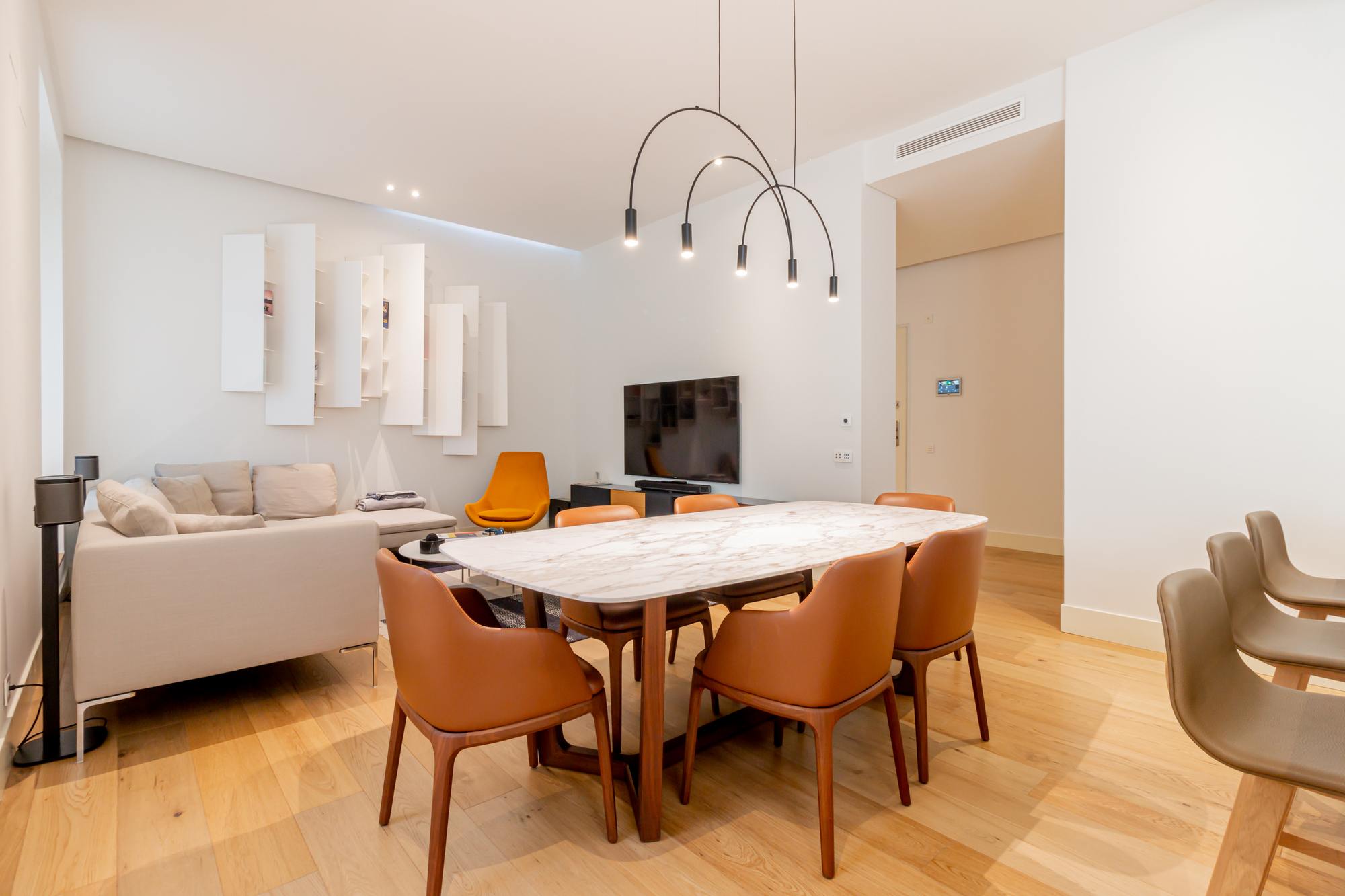 living - Piso de 258m² en alquiler en Recoletos, Madrid - gallery thumbnail - 4