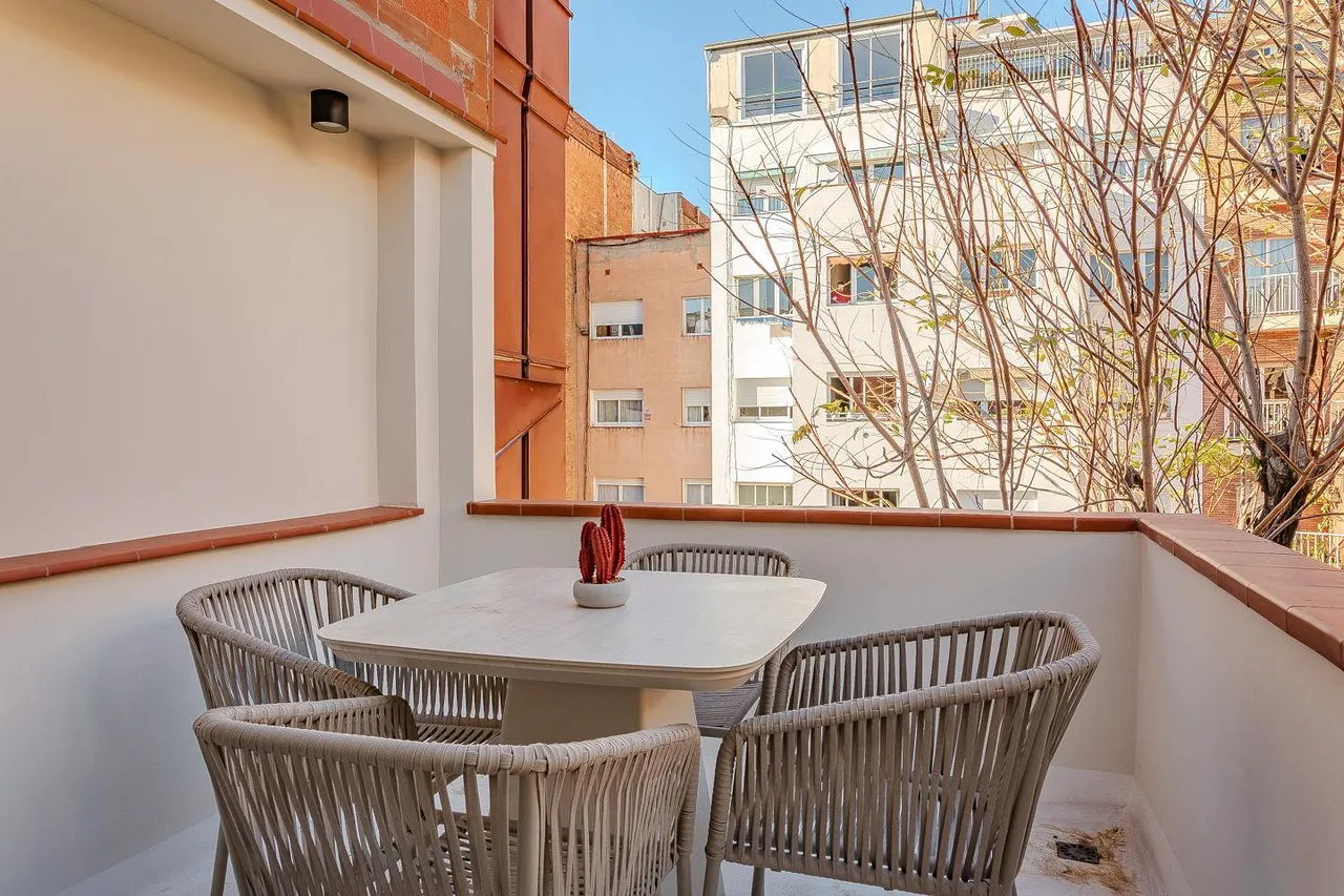 living - 155m² penthouse with 6m² terrace for sale in Gràcia - gallery - 3