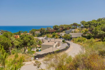 living - Parcela de 2,398m² en venta en Blanes, Costa Brava - featured