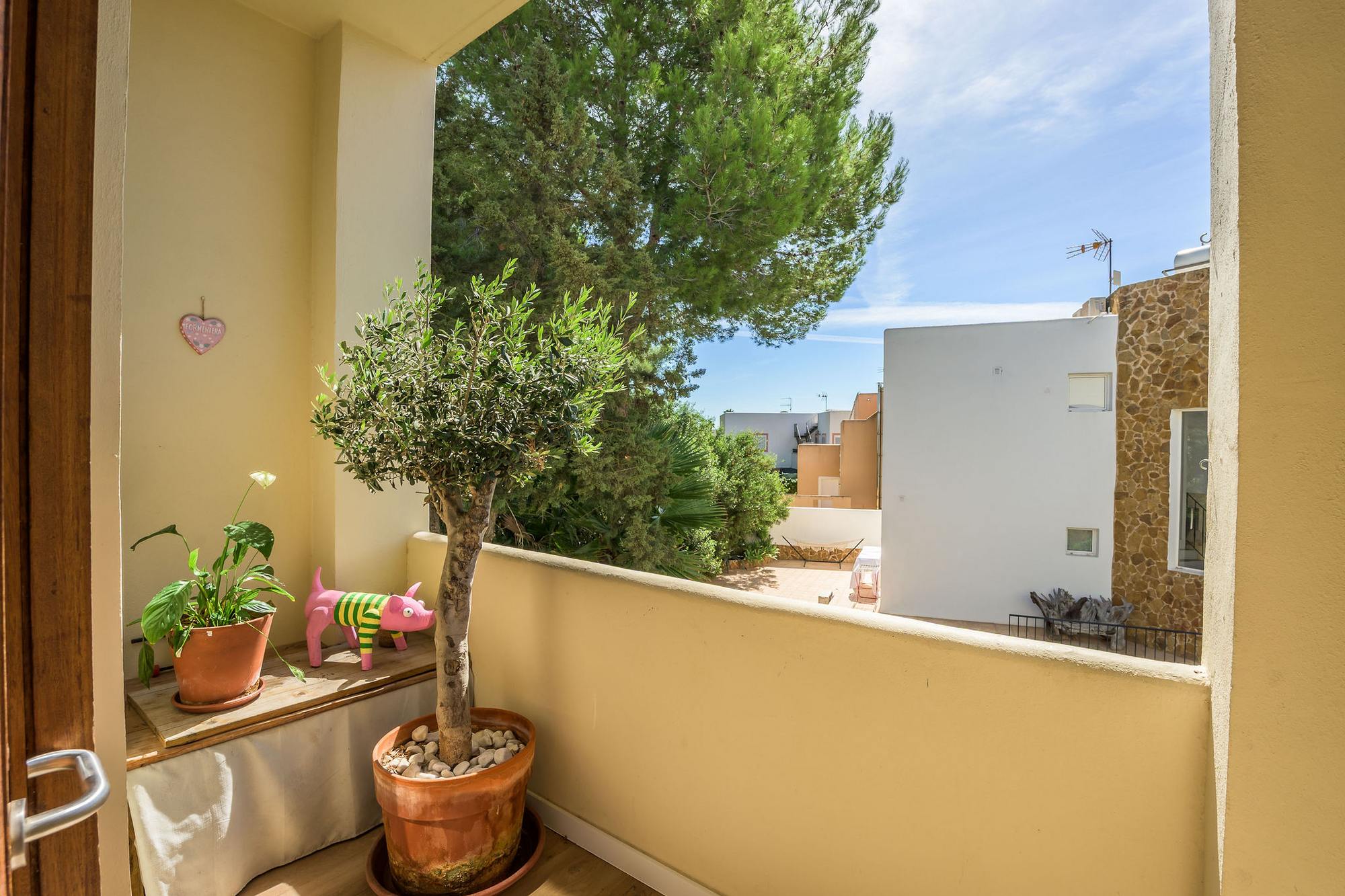 living - 154m² apartment for sale in Santa Gertrudis - gallery - 2