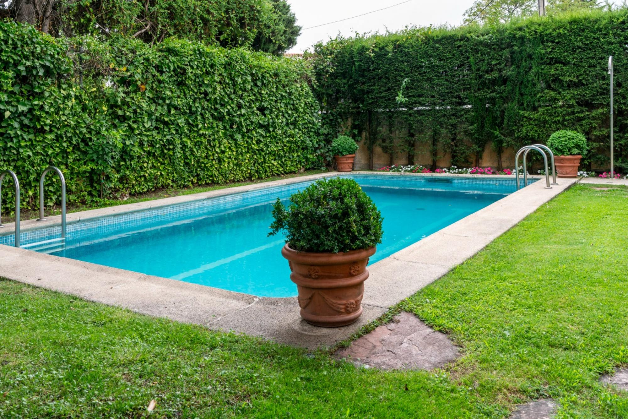 living - Casa / villa de 432m² con 70m² de jardín en venta en Hispanoamérica - gallery thumbnail - 7