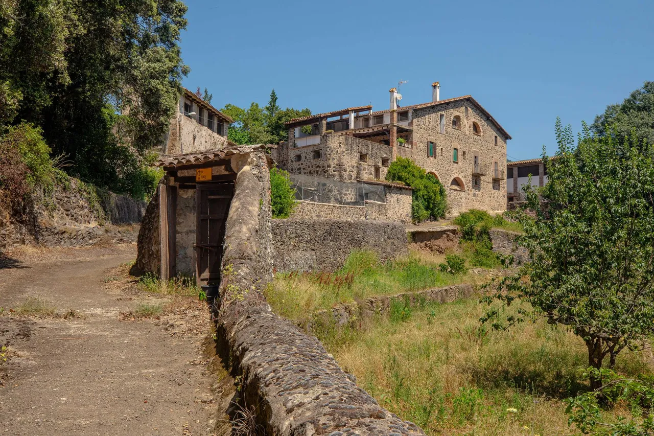 living - Casa rural de 1,014m² en venta en La Garrotxa, Girona - gallery - 4
