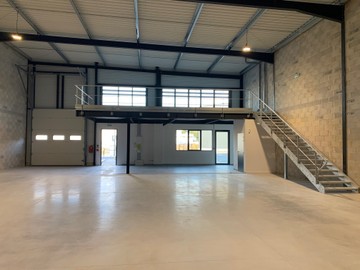 logistics - Local d’activités À Louer - featured