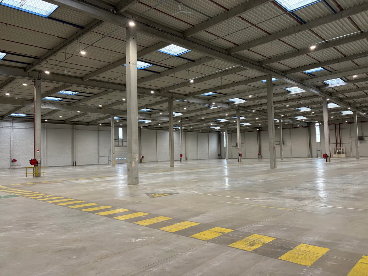 logistics - Logistics Warehouse For Rent - gallery - 5