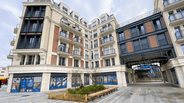 retail - Commerce Pied d’immeuble À Louer - featured