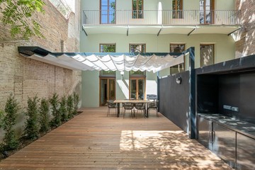living - Pau Claris Arago - featured