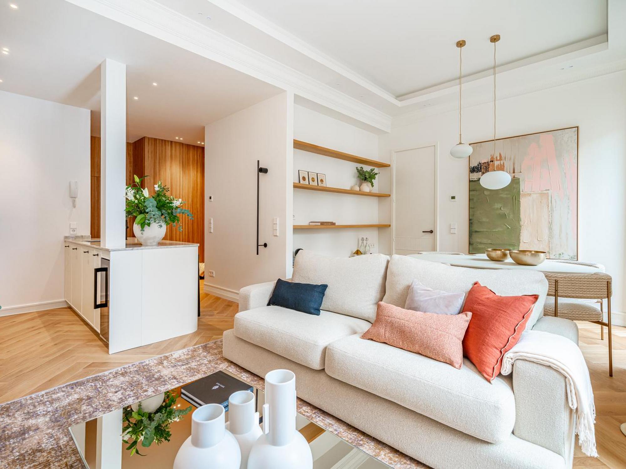 living - 113m² apartment for rent in Goya, Madrid - gallery thumbnail - 2