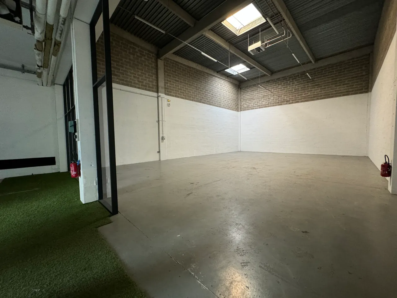 logistics - Light Industrial Premises / Offices For Rent - gallery - 3