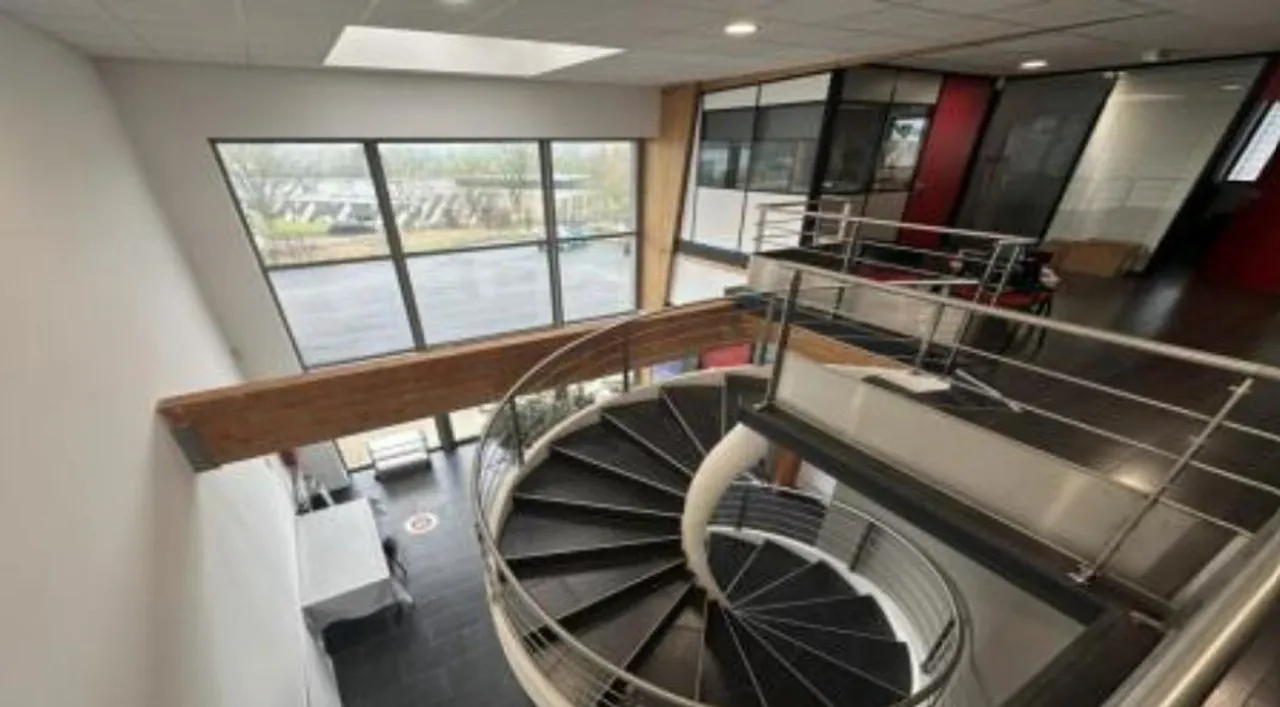 logistics - Warehouse / Offices For Sale - gallery - 4
