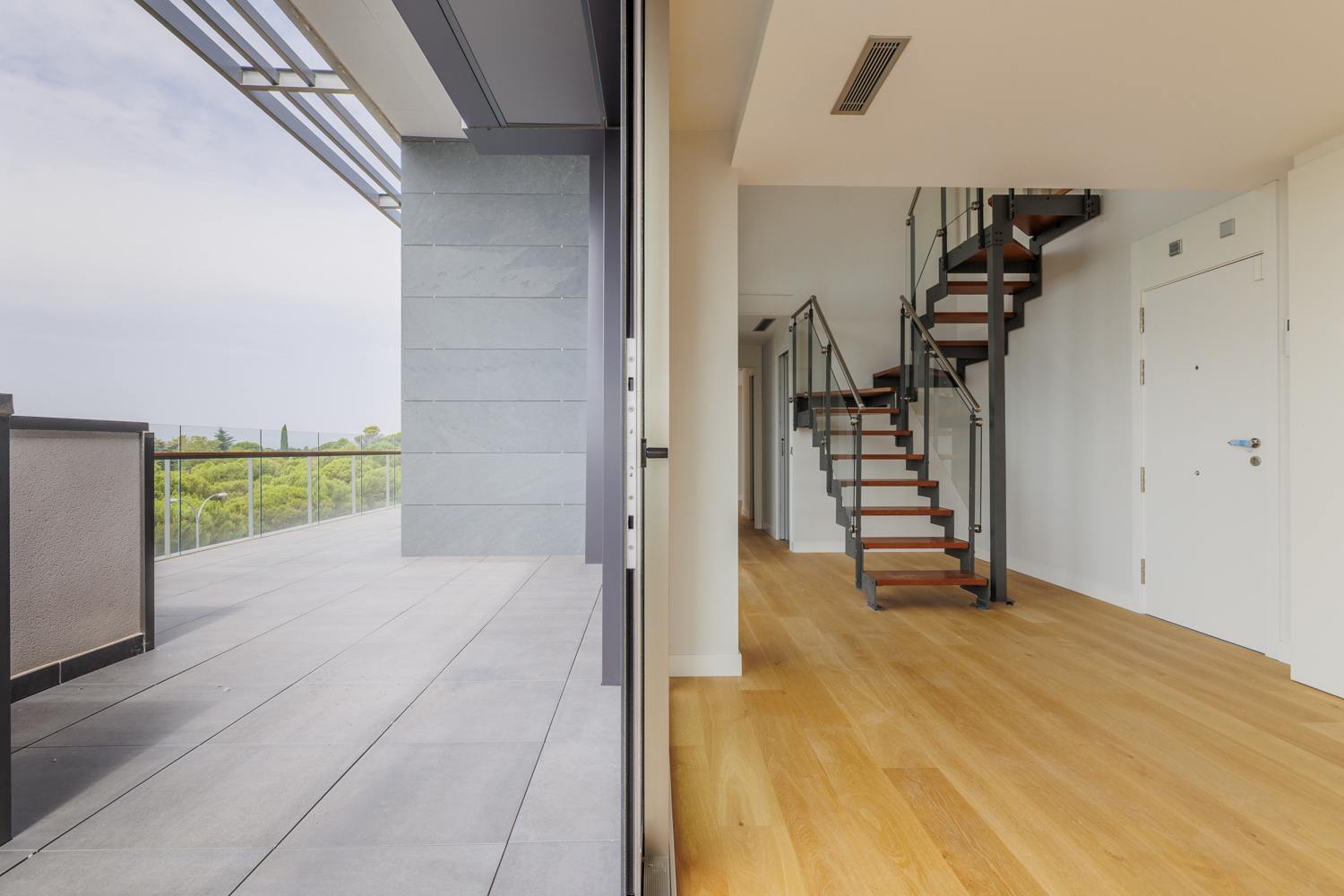 living - Ático de 158m² con 82m² terraza en venta en Majadahonda - gallery thumbnail - 1
