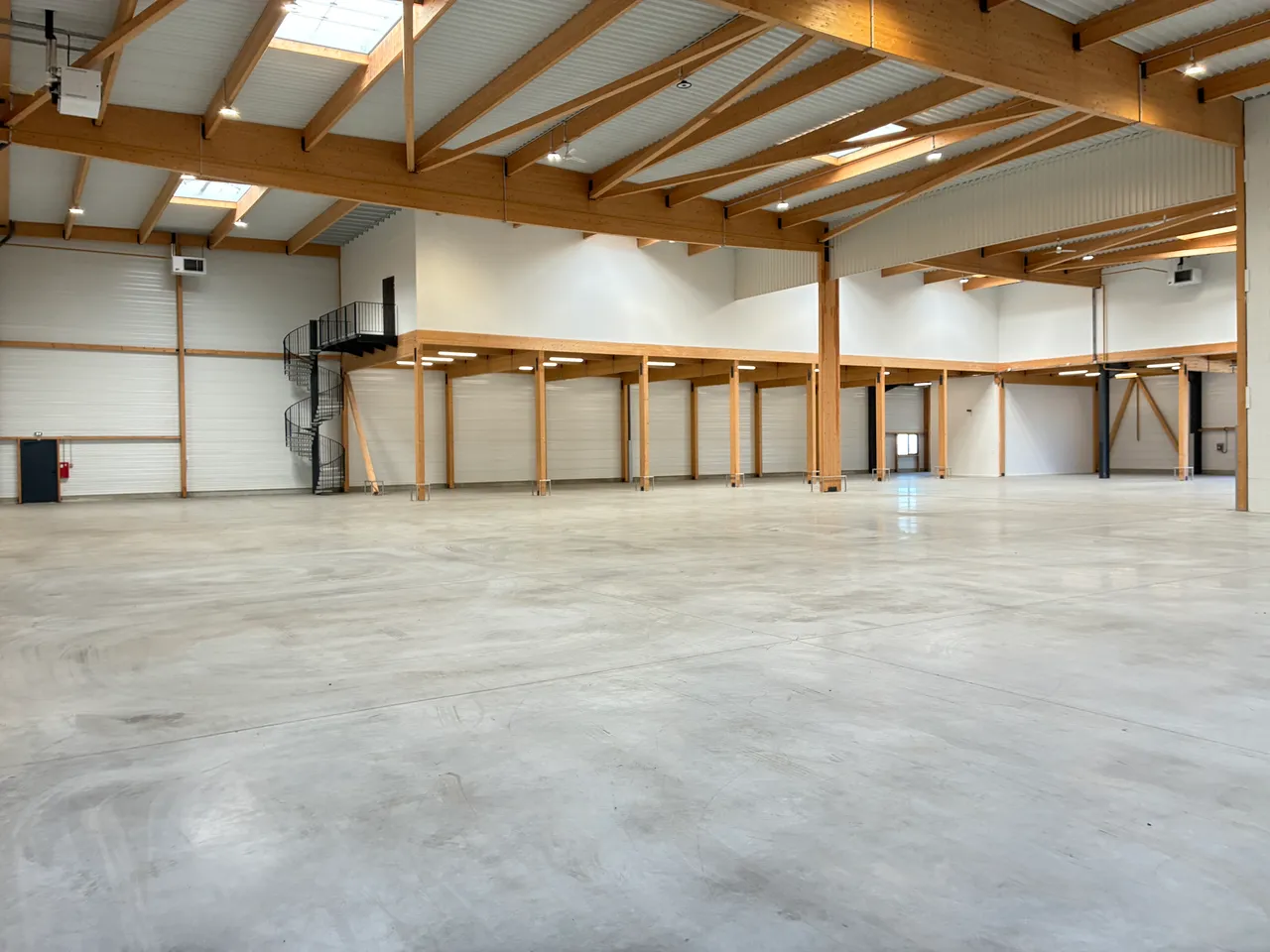 logistics - Light Industrial Premises / Offices For Rent - gallery - 5