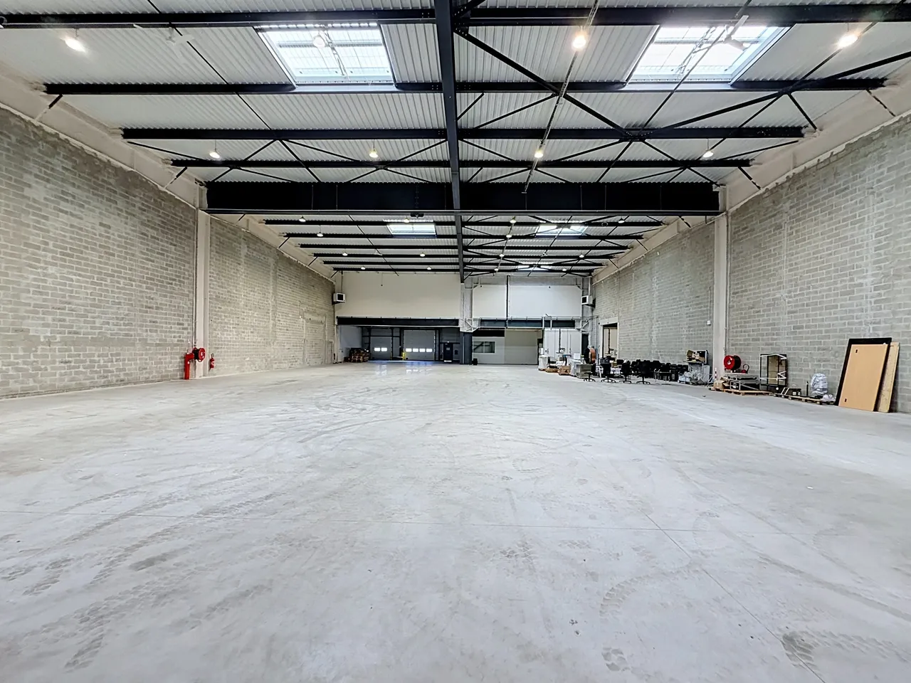 logistics - Warehouse / Offices For Rent - gallery - 8