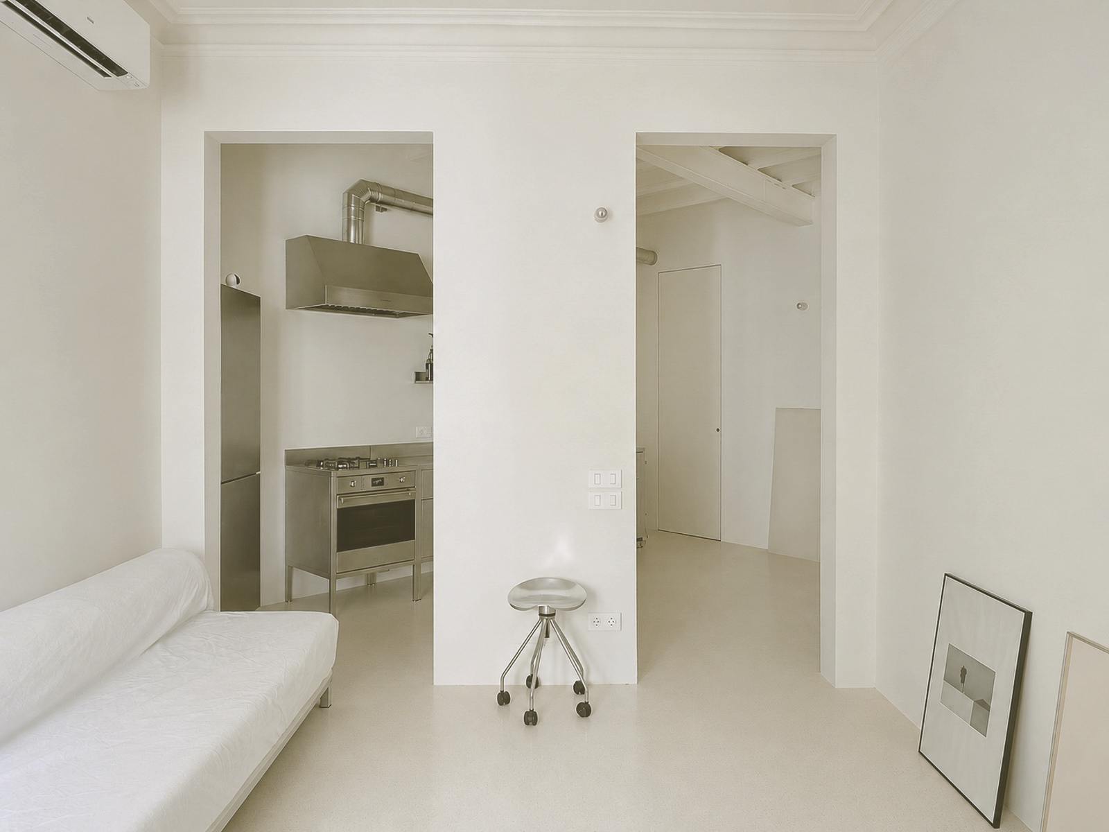 living - 86m² apartment for sale in Sant Antoni, Barcelona - featured
