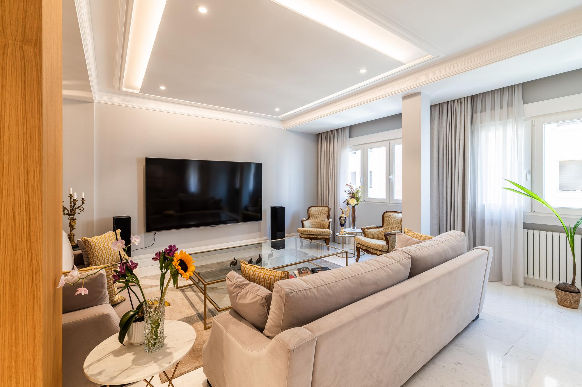 living - Piso de 374m² en venta en Ríos Rosas, Madrid - gallery thumbnail - 3