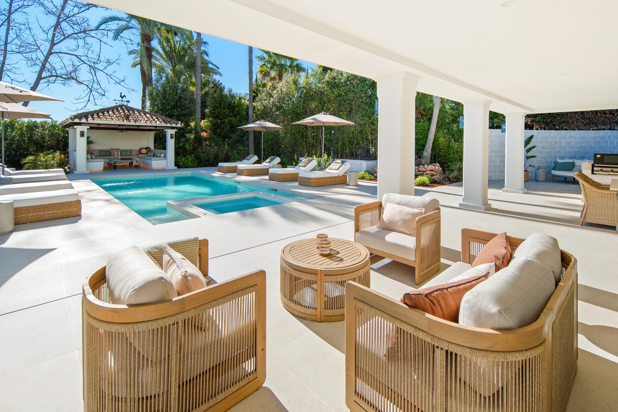living - Casa / villa de 455m² con 123m² terraza en venta en Nueva Andalucía - gallery thumbnail - 10