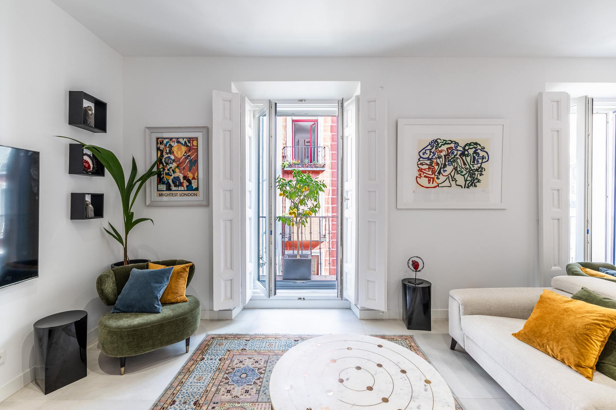 living - Piso de 185m² en venta en Malasaña, Madrid - gallery thumbnail - 5