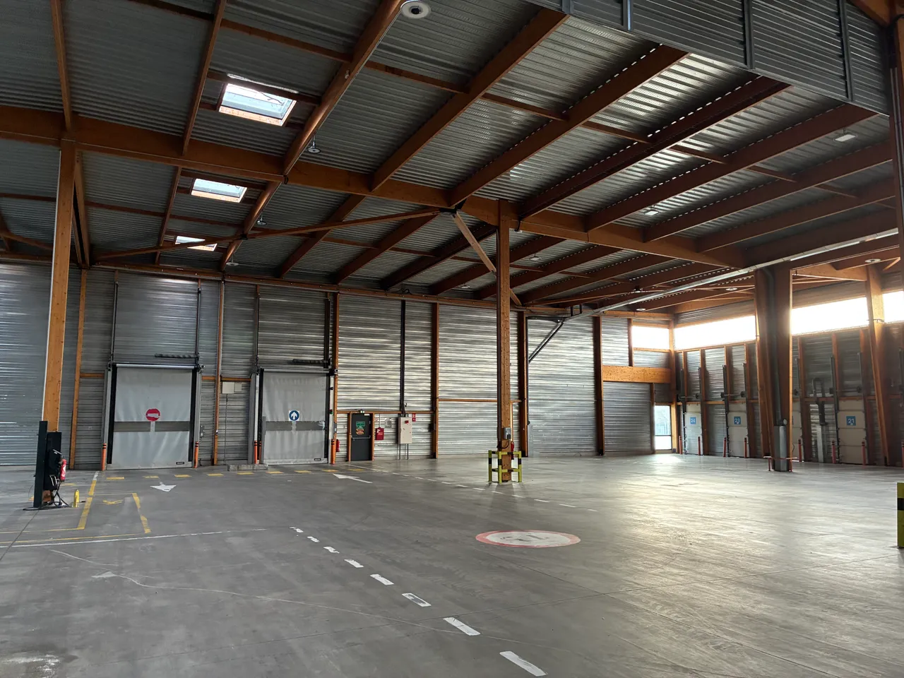 logistics - Entrepôt / Bureaux À Louer - gallery - 3