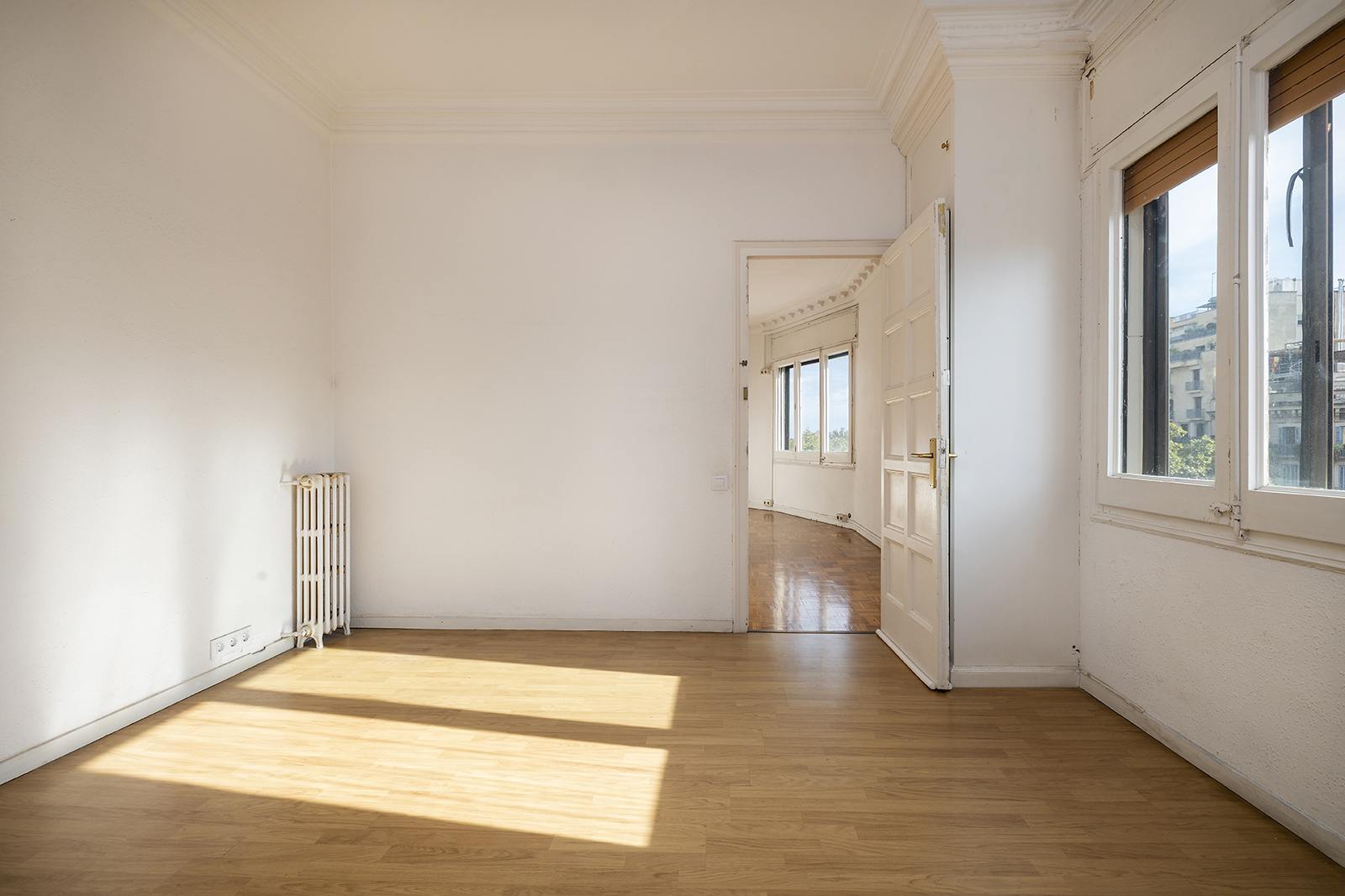 living - Piso de 130m² en venta en Eixample Derecho, Barcelona - gallery thumbnail - 6