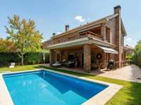 living - 422m² house / villa with 60m² terrace for sale in Las Rozas - gallery thumbnail - 2