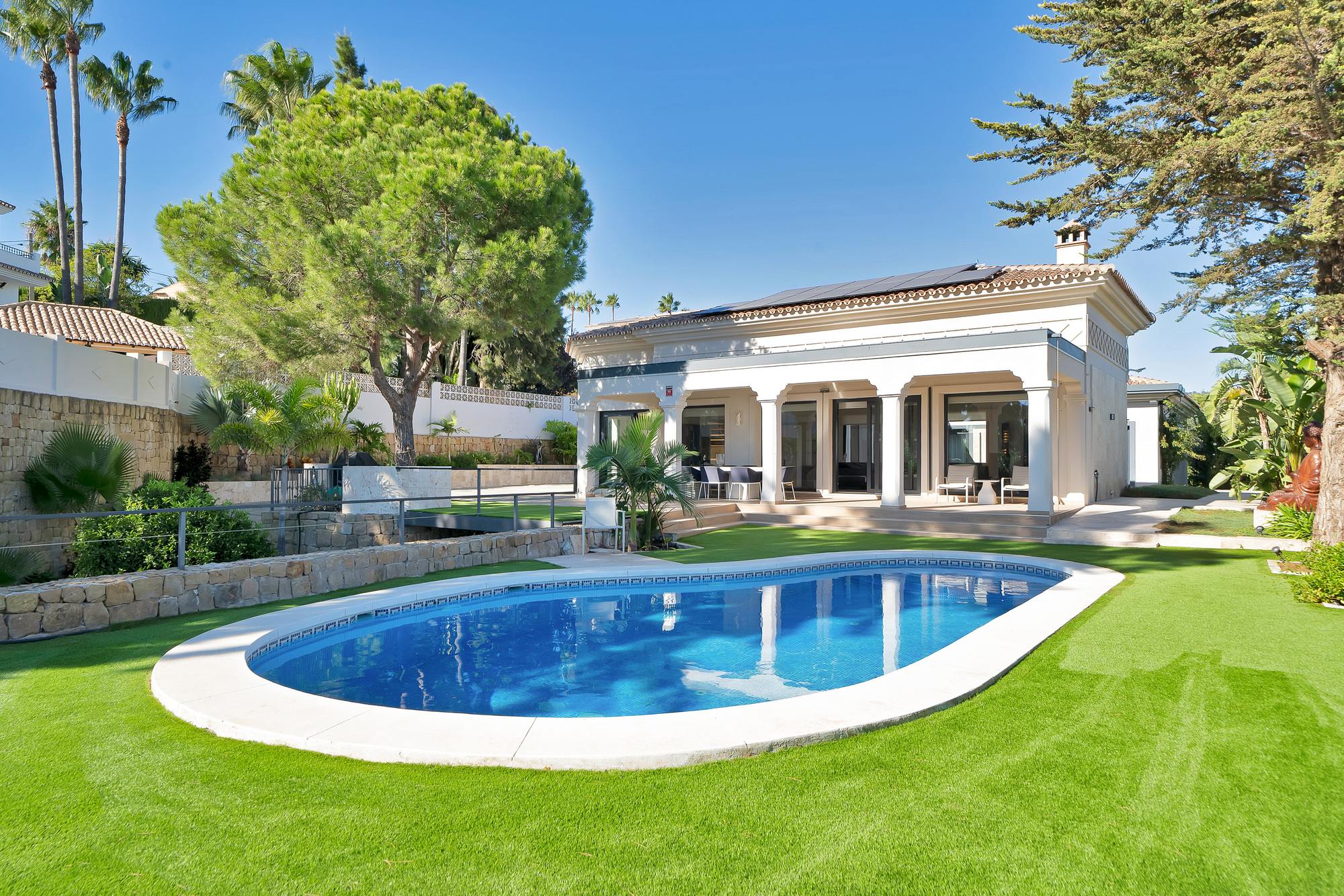 living - Casa / villa de 638m² con 1,295m² de jardín en venta en Este Marbella - gallery thumbnail - 1