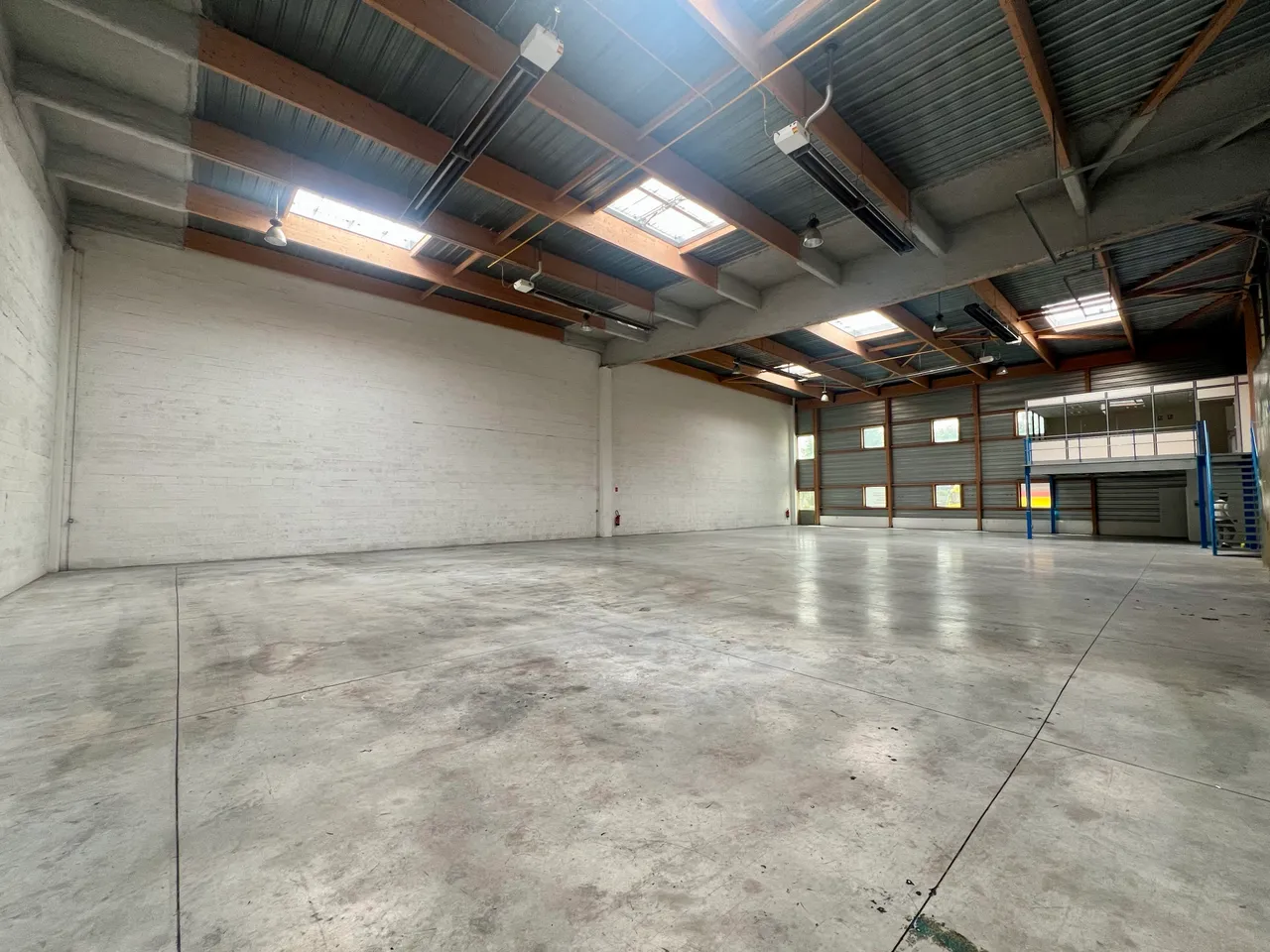 logistics - Light Industrial Premises / Offices For Rent - gallery - 3