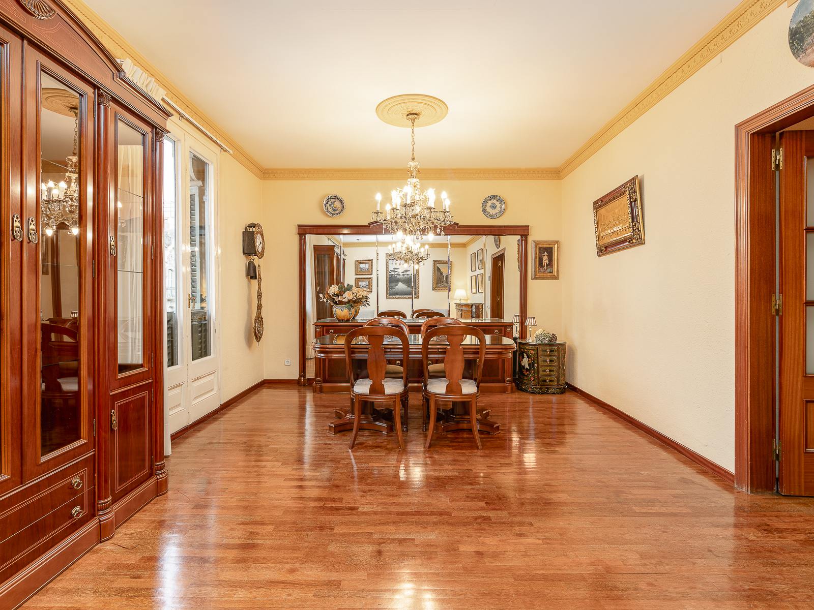 living - Piso de 114m² en venta en Eixample Izquierdo, Barcelona - gallery thumbnail - 3