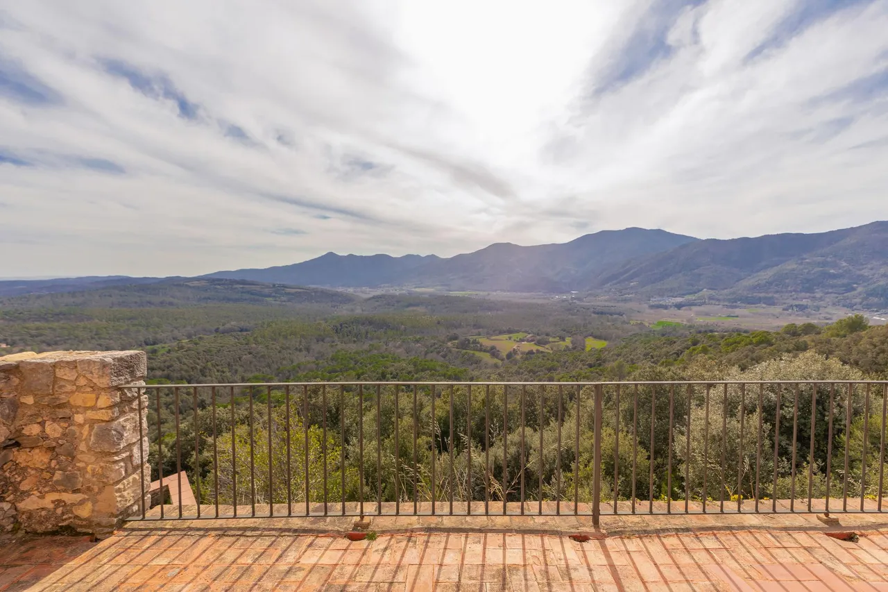living - Castillo / palacio de 747m² en venta en La Selva, Girona - gallery - 10