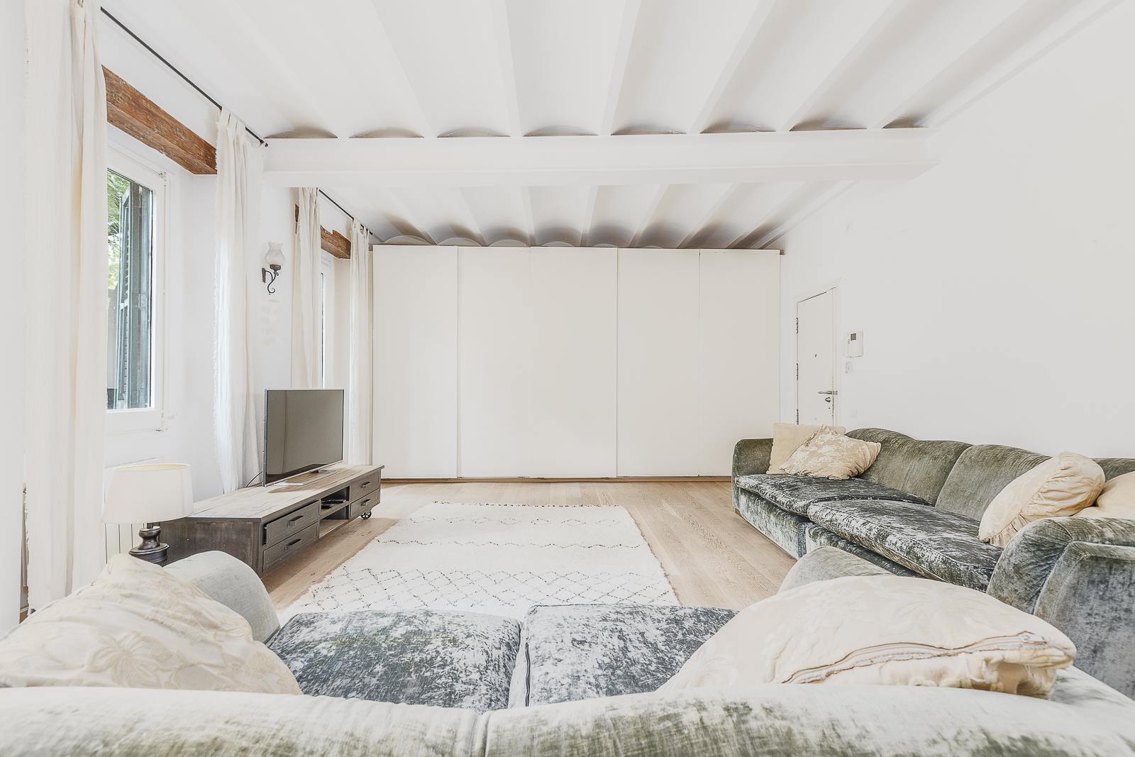 living - 195m² apartment with 10m² terrace for sale in El Born - gallery thumbnail - 1