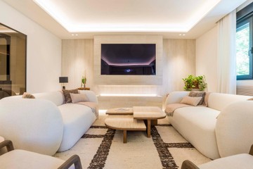 living - 444m² apartment for sale in Castellana, Madrid - featured
