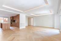 living - Piso de 218m² en venta en Almagro, Madrid - gallery thumbnail - 3