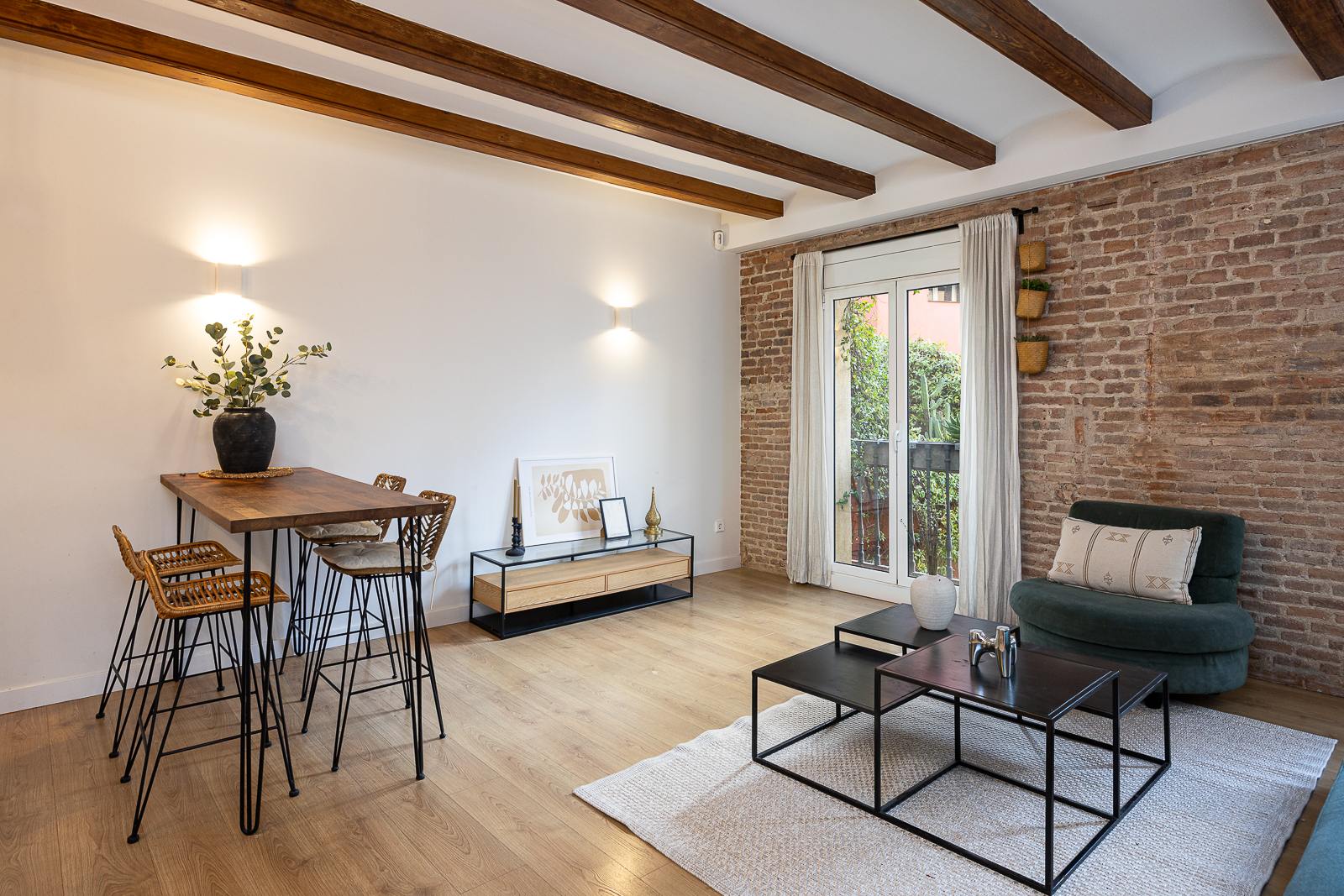 living - 78m² apartment for sale in El Born, Barcelona - gallery thumbnail - 2