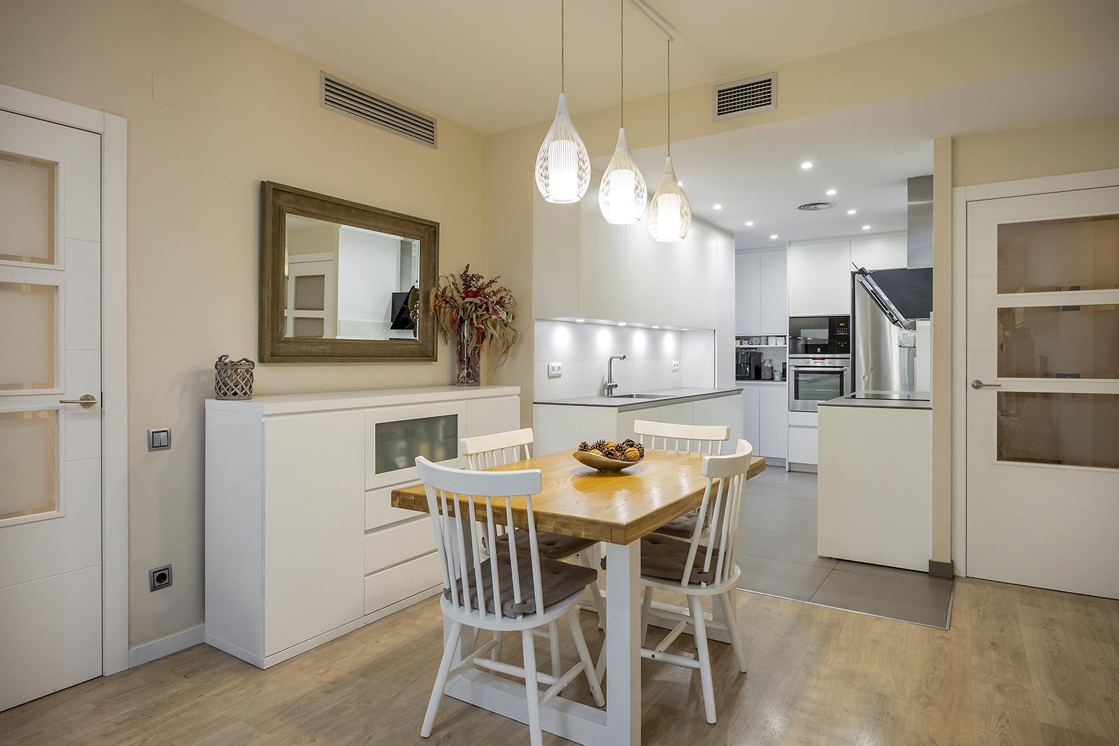 living - Piso de 98m² en venta en Eixample Derecho, Barcelona - gallery thumbnail - 7