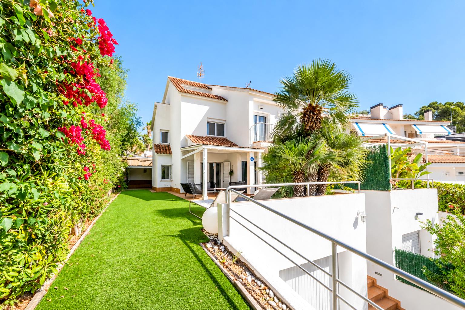 living - 160m² house / villa for sale in Vallpineda, Barcelona - gallery thumbnail - 4