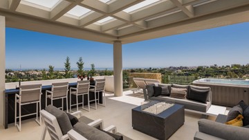 living - 925m² house / villa with 220m² terrace for sale in New Golden Mile - featured