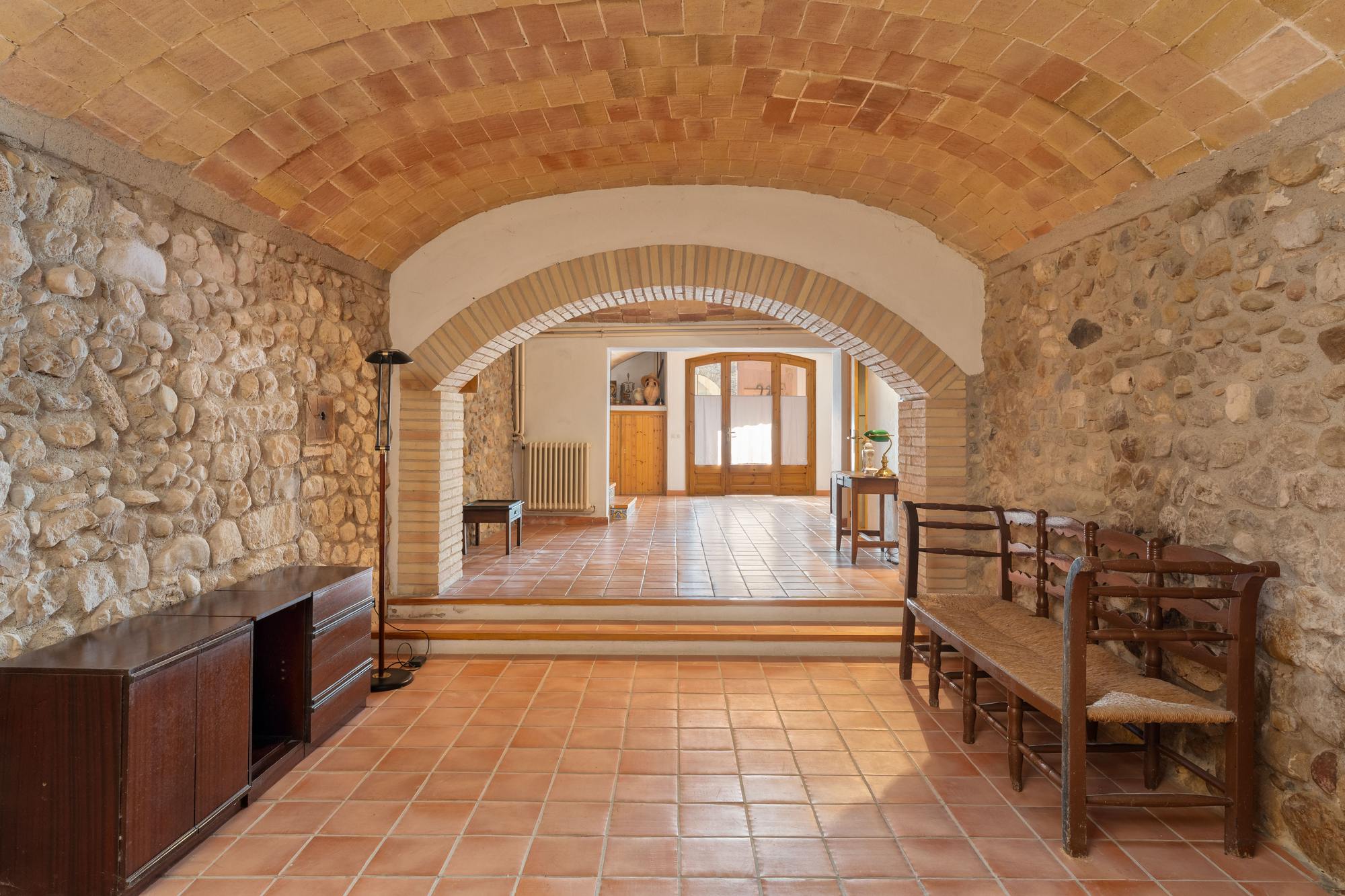 living - Casa rural de 904m² en venta en Alt Empordà, Girona - gallery - 6
