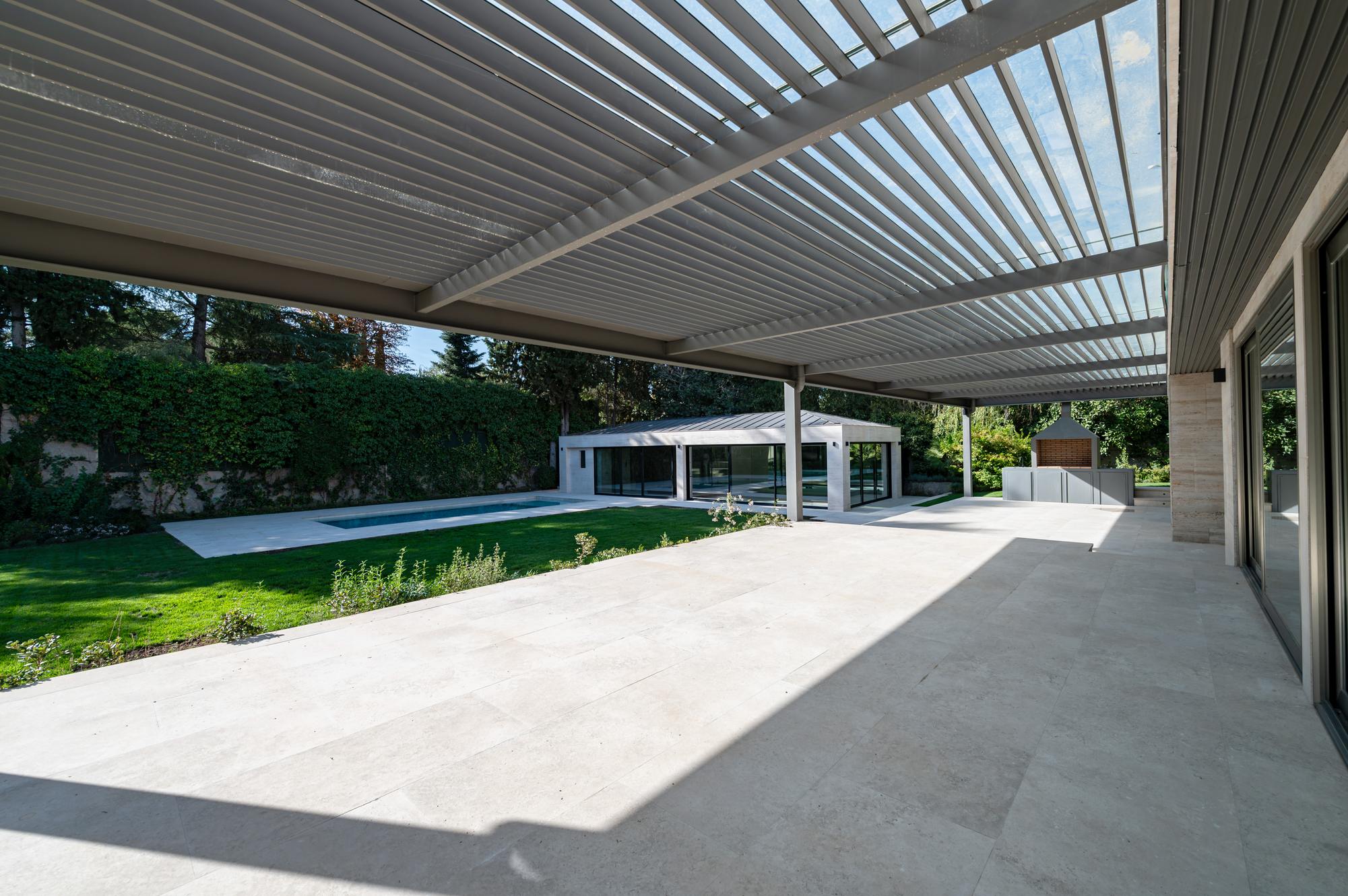 living - Casa / villa de 1,499m² en venta en La Moraleja Urbanización - gallery - 4
