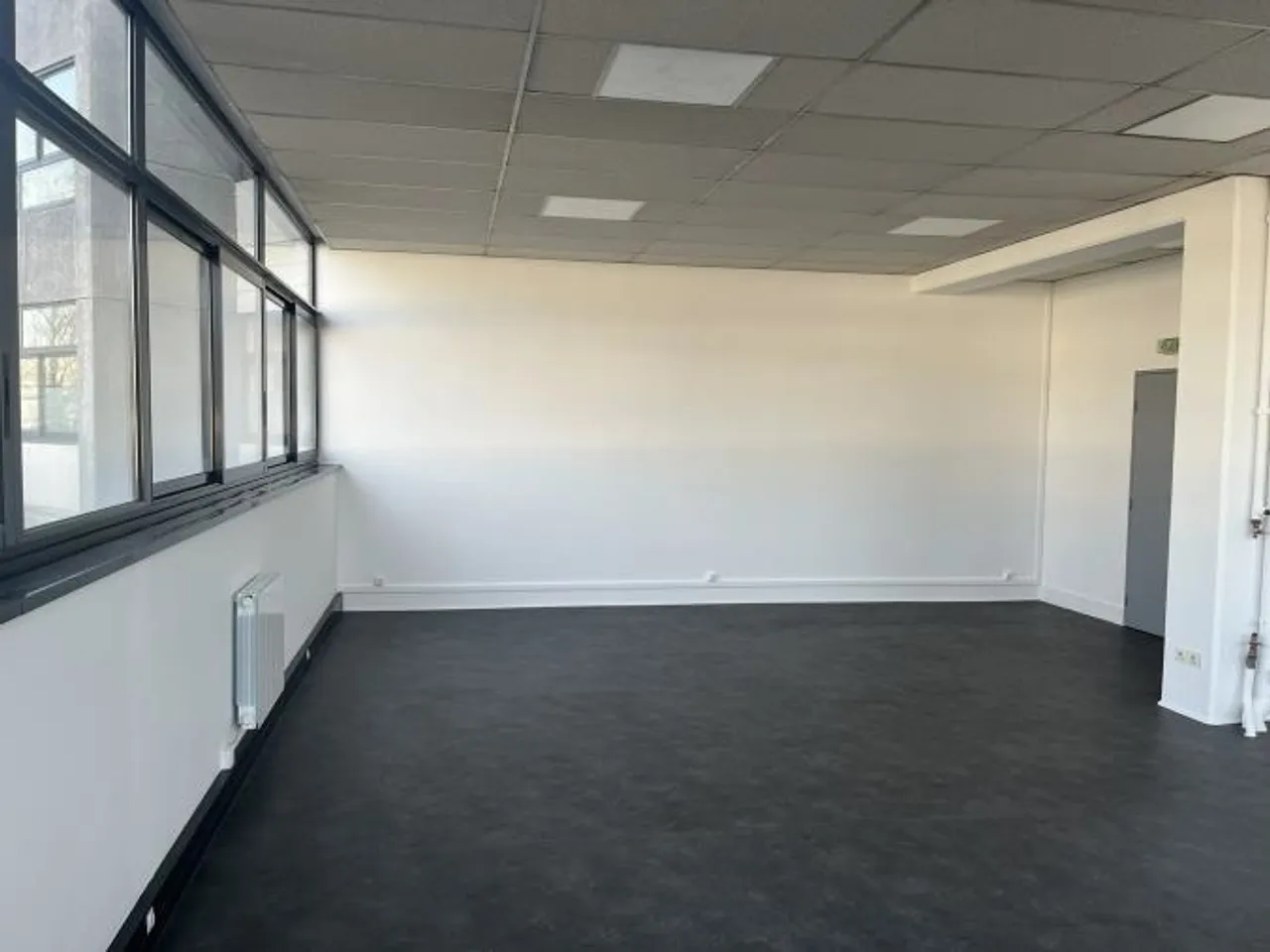 logistics - Light Industrial Premises / Offices For Rent - gallery - 5