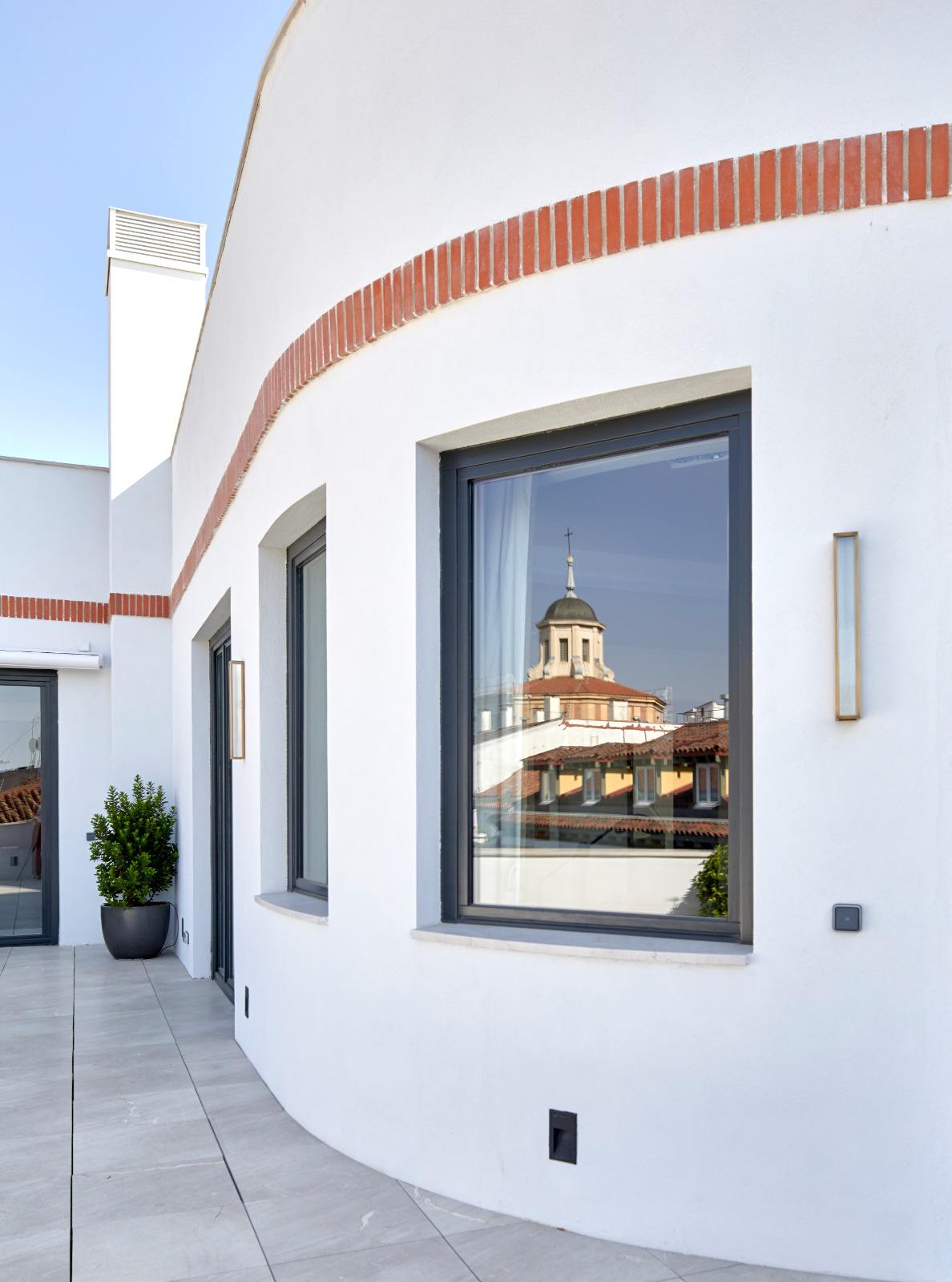 living - 600m² penthouse for rent in Cortes / Huertas, Madrid - gallery thumbnail - 5