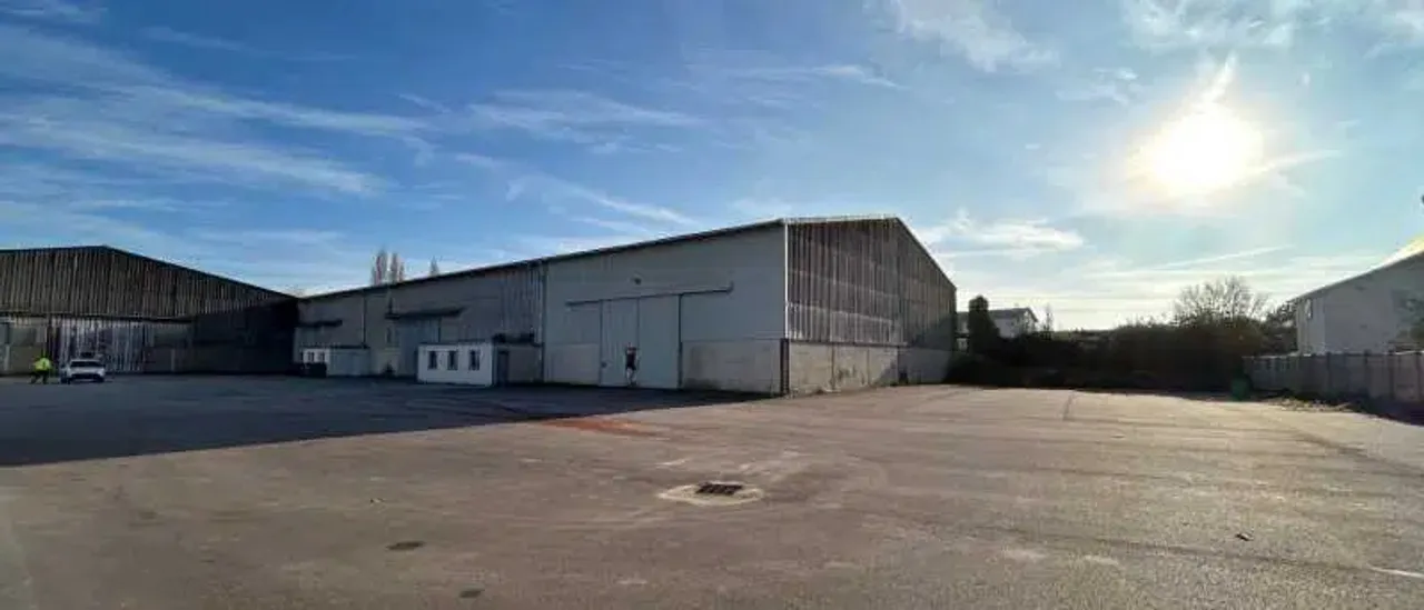 logistics - Activités / Bureaux À Louer - À Vendre - gallery - 9